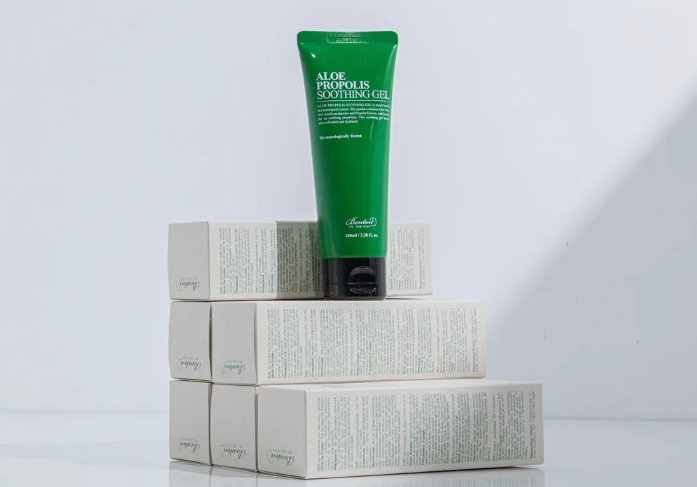 Benton Aloe Propolis Soothing Gel прекрасно увлажняет и успокаивает кожу