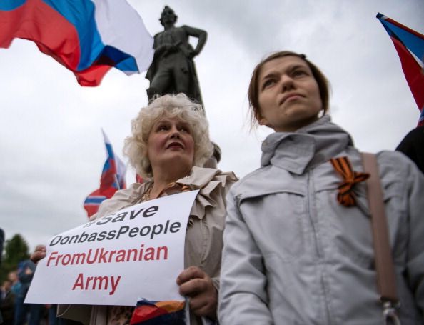 Участники демонстрации в поддержку «ДНР» и «ЛНР» в Москве, 11 июня. Фото: ALEXANDER UTKIN/AFP/Getty Images