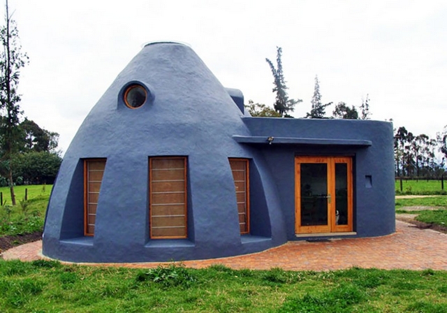 Семья строит дом из Superadobe Earthbag - Магазин Earthbag