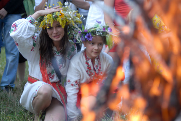 Народні гуляння на Івана Купала в Національному музеї народної архітектури і побуту України 'Пирогово'. Фото: Володимир Бородін/The Epoch Times