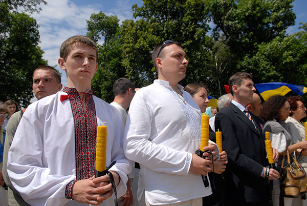 У Києві стартувала міжнародна акція присвячена вшануванню пам'яті жертв Голодомору 1932-33 років. 19 червня 2010 р. Фото: Володимир Бородін/The Epoch Times