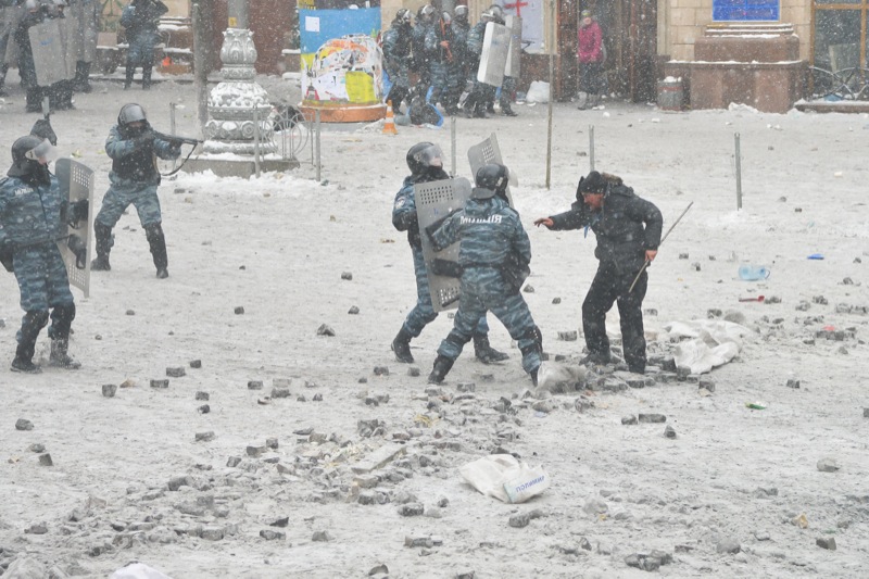 Протистояння між противниками української влади та силовиками в Києві на вулиці Грушевського, 22 січня 2014 р. Фото: Велика Епоха