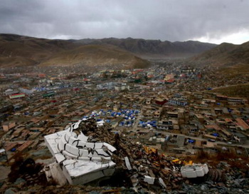 Залишки тибетського монастиря. Фото: STR/AFP/Getty Images