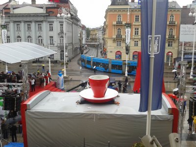 У Хорватії зварили гігантську чашку капучіно. Фото: zagrebancija.com