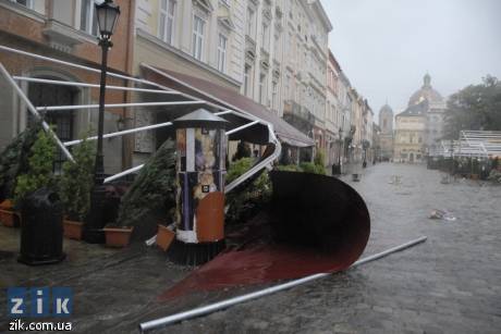 Над Львовом пронісся страшний буревій. Фото: ЗІК