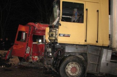 У Рівному відбулося велике ДТП. За даними ЗМІ, в маршрутці перебувало 9 дітей. Фото: tsn.ua