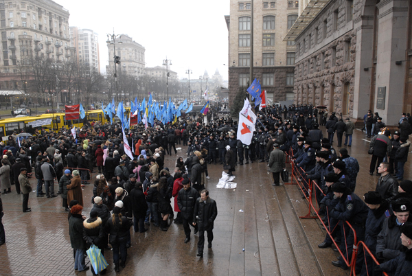 Акция протеста развернулась перед киевской городской администрации в четверг 12 февраля. Фото: Владимир Бородин/The Epoch Times