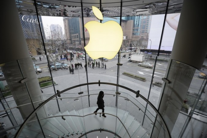 Фирменный магазин Apple, Шанхай, 22 февраля 2012 года. Фото: PETER PARKS/AFP/Getty Images