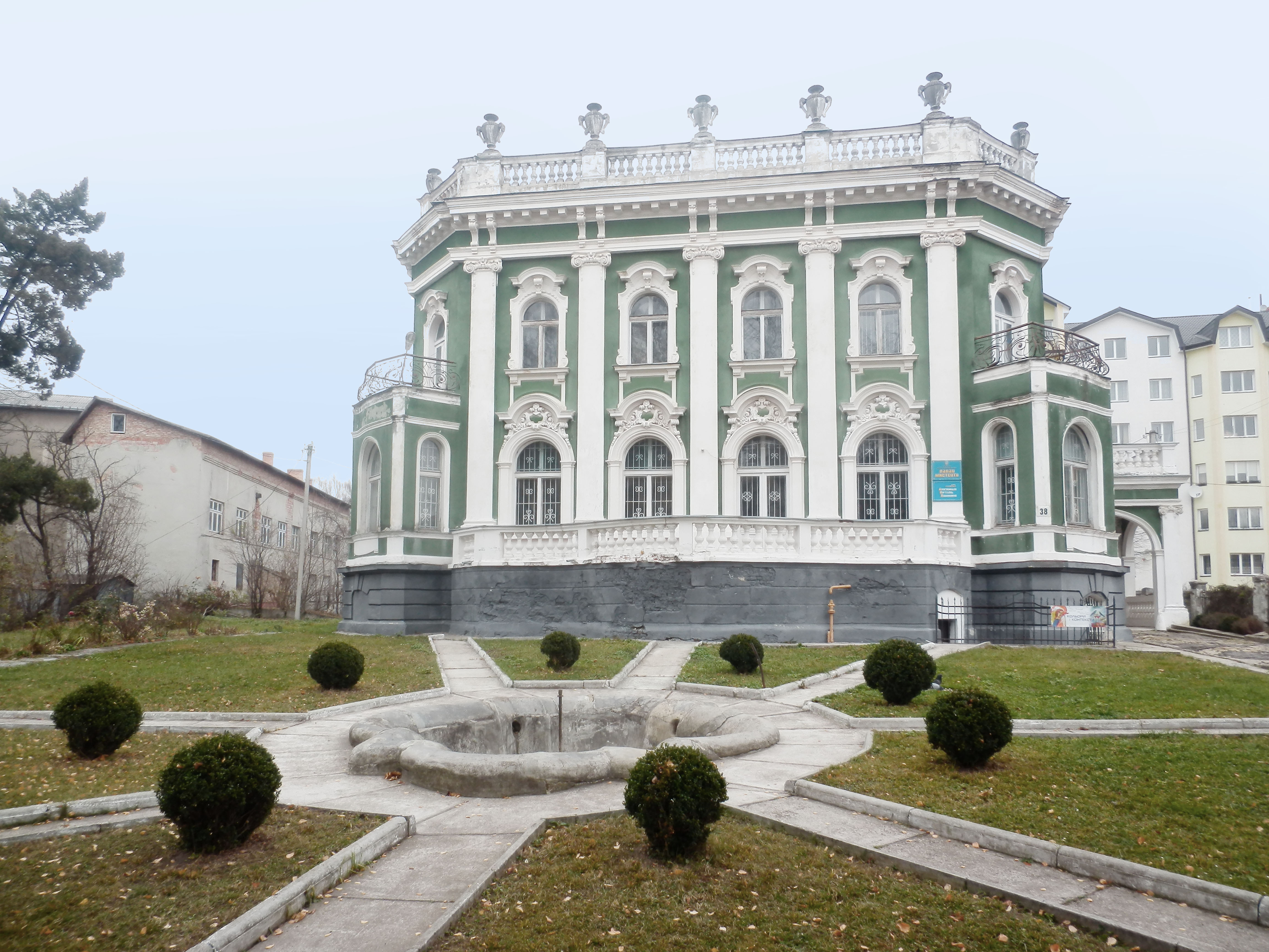 Дрогобич: осяяний світлом культури