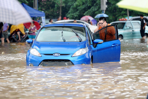 Ливневые дожди затопили город Нанкин. Фото: ChinaFotoPress/Getty Images