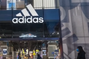 В Китае Adidas расследует коррупцию топ-менеджеров компании