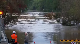 Проливные дожди на востоке Австралии вызывают наводнения и спасательные операции