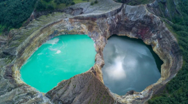 Вулканічні озера в Індонезії змінюють свій колір та зачаровують туристів (ФОТО)