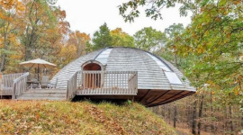 Французька компанія DomeSpace створила куполоподібний будинок у вигляді НЛО (ФОТО)