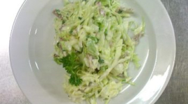 Салат на каждый день: с капустой и колбасой