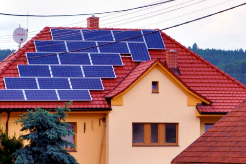 Всё больше украинцев устанавливают в домах солнечные электростанции