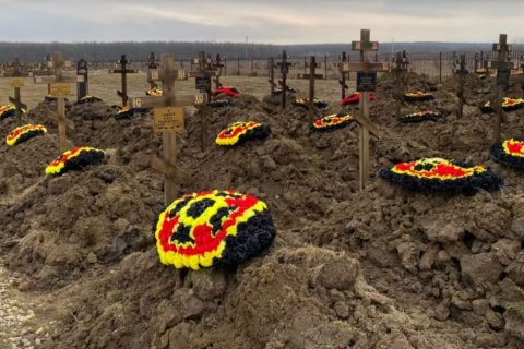 «Ховають вдень і вночі»: кладовища для вагнерівських найманців поширюються по всій Росії (ВІДЕО)