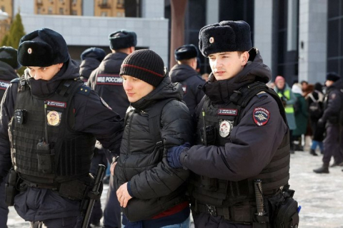 Журналистов ненадолго задержали в Москве на акции протеста солдатских жен