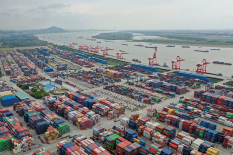 Пустые морские контейнеры скапливаются в китайских портах — экспорт Китая продолжает снижаться