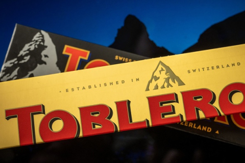 Гора Маттерхорн постепенно исчезает с упаковки шоколадки Toblerone