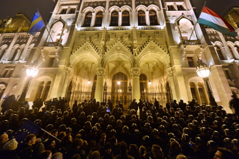 Венгры вышли на улицы протестовать против коррупции