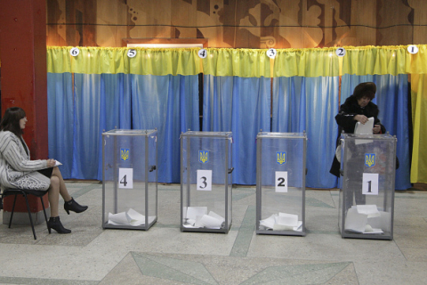 «Народный Фронт» Яценюка лидирует на внеочередных выборах в Раду
