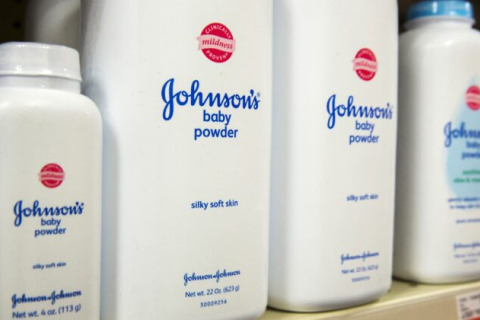 Johnson & Johnson предлагает 8,9 млрд долларов для урегулирования претензий по поводу рака из-за талька
