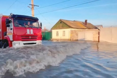 Понад 100 000 людей евакуйовано через повінь у Росії та Казахстані (ВІДЕО)