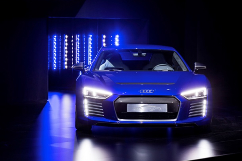 Audi представила электронный суперкар с автопилотом