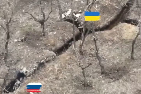 Відео засвідчило героїзм українського солдата, який сам боровся в окопах до останнього