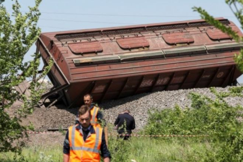 Пророссийские чиновники заявили, что в Крыму сошел с рельсов грузовой поезд