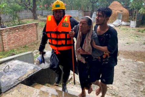 Циклон Мокко: смертельный шторм обрушился на побережье Бангладеш и Мьянмы