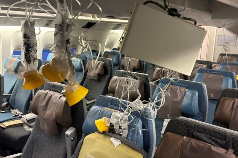 Причиною травм пасажирів Singapore Airlines став різкий перепад висоти, заявили слідчі
