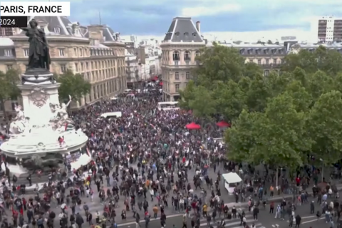 Тысячи людей вышли на предвыборный марш против ультраправых во Франции