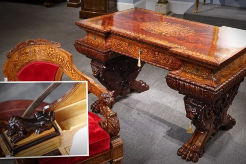 Этот письменный стол, принадлежавший королю 1800-х годов, имеет множество тайных отделений – вот как он выглядит изнутри