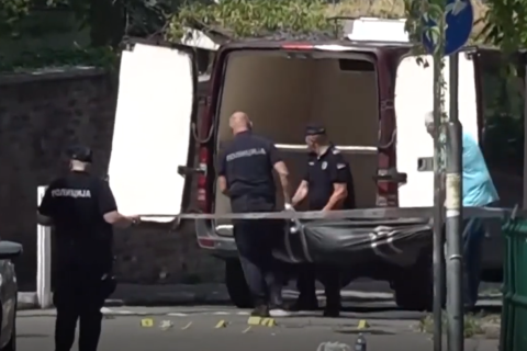 Мужчина, напавший с арбалетом на полицейского, был застрелен у посольства Израиля в Белграде