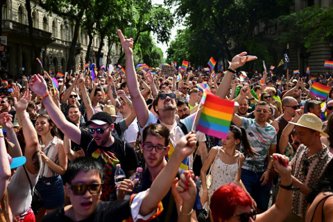 Тысячи людей присоединились к Будапештскому прайду, чтобы выразить протест против политики анти-ЛГБТК