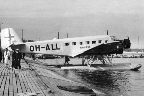 Водолази знайшли пасажирський літак, збитий СРСР незадовго до окупації Естонії (ВІДЕО)
