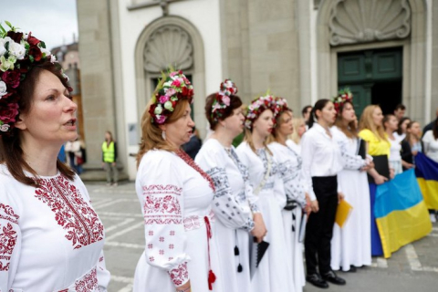 Украинские беженцы спели "Оду к радости" Бетховена возле швейцарского саммита
