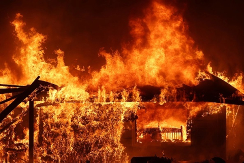 Экстремальная жара в США привела к лесным пожарам в Калифорнии