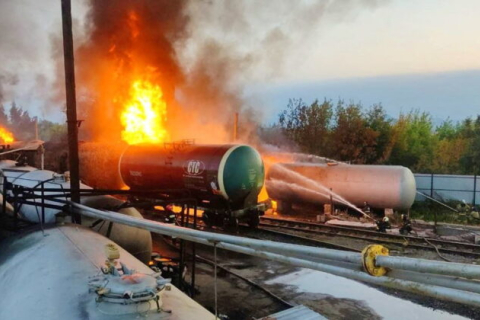 В оккупированном Донецке вспыхнул сильный пожар на нефтебазе – СМИ