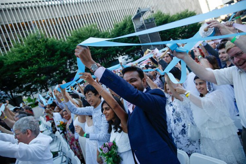Пари, які постраждали від коронавірусу, проводять повторне весілля у визначній пам'ятці Нью-Йорка