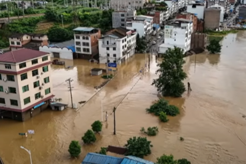 Рівень води у 98 китайських річках перевищив рівень попередження про повінь (ВІДЕО)