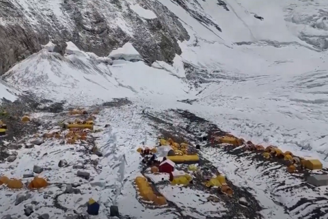 Команда непальцев предполагает, что на уборку самого дальнего лагеря на Эвересте уйдут годы