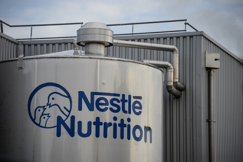 Скандал із бутильованою водою Nestlé: Médiapart оцінює шахрайство у понад 3 мільярди євро