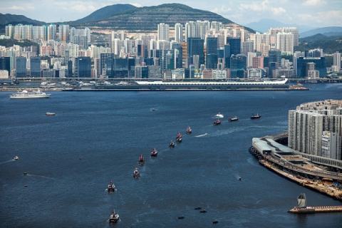 В Гонконге рекордная смертность населения и массовая эмиграция
