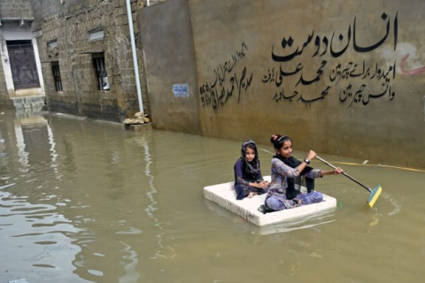 Повені забрали життя 550 людей у Пакистані внаслідок найсильніших за останні десятиліття дощів