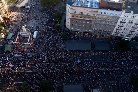 Тисячі людей вийшли на протест проти великого літієвого рудника у Сербії (ВІДЕО)