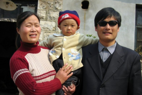 Слепой адвокат Чэнь Гуанчэн летит в США