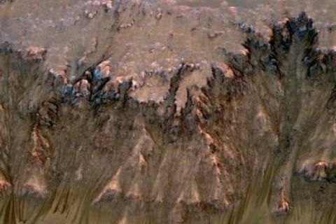 Ученые обнаружили на Марсе следы воды